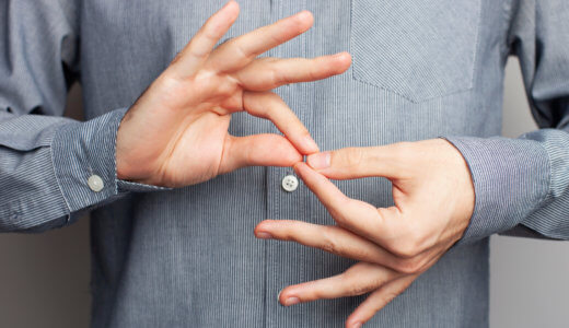Close of up hands signing "Interpret"